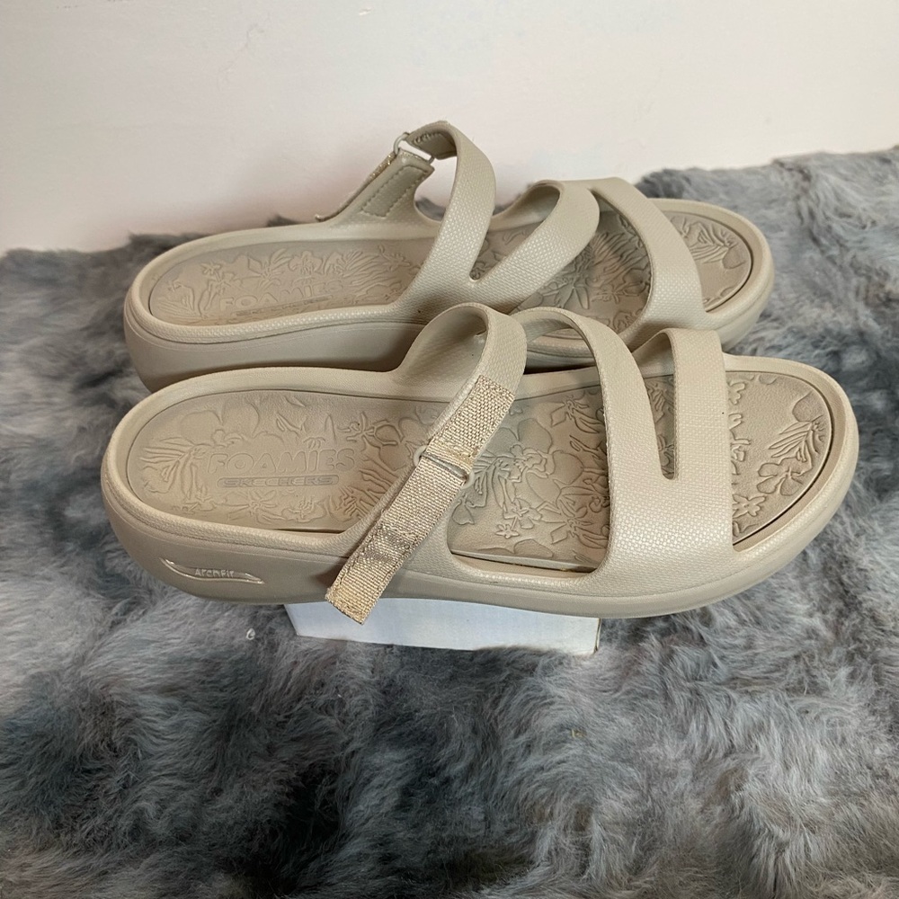 Skechers Women's Cream Sandals